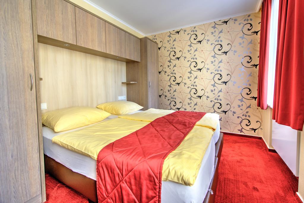 Hotel Du Commerce - Restaurant La Table De Клерво Екстер'єр фото